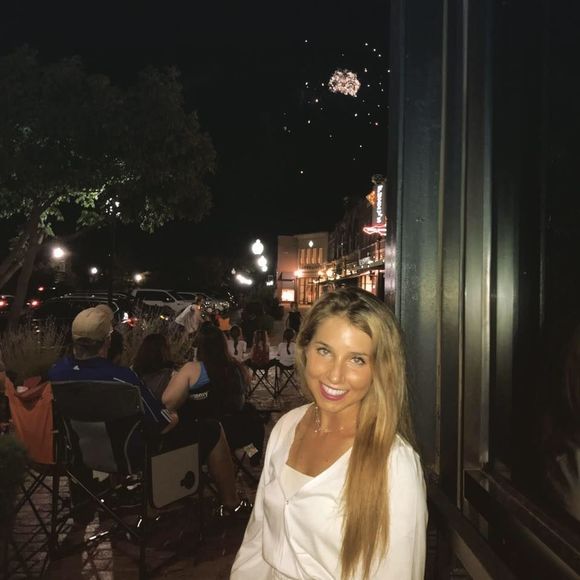 Meet your Posher, Madison - Picture 1 of 1